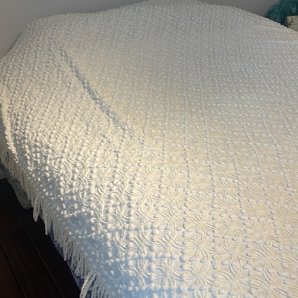 Antique chenille bedspread - Picture 2 of 4